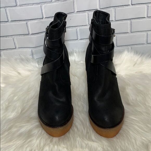 Olivia Miller Pelham Faux Suede Wedge Booties Sz 8 - Picture 3 of 7